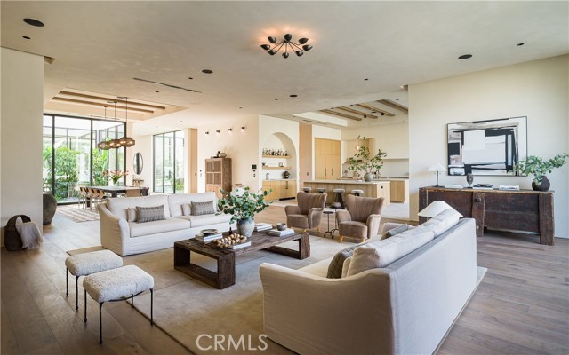 5824 Manton Avenue, Woodland Hills CA: https://media.crmls.org/medias/b5055acb-966a-4f7b-aca2-3de1983887ef.jpg