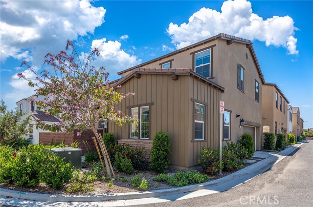 Detail Gallery Image 2 of 36 For 16368 Brightsong Way, Chino,  CA 91708 - 3 Beds | 3 Baths