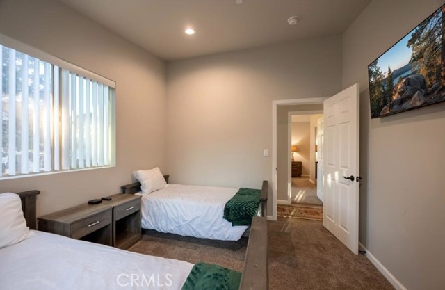 Detail Gallery Image 22 of 34 For 905 W Aeroplane Bld, Big Bear City,  CA 92314 - 3 Beds | 2 Baths