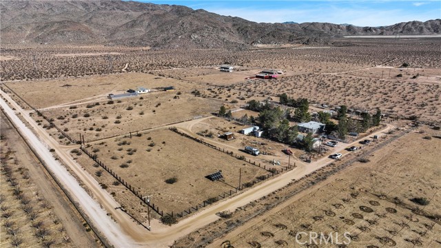 Detail Gallery Image 3 of 47 For 27002 via Seco St, Apple Valley,  CA 92308 - 4 Beds | 2 Baths