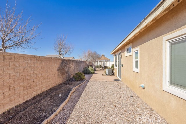 Detail Gallery Image 32 of 35 For 8466 Hoover Ct, Oak Hills,  CA 92344 - 3 Beds | 2 Baths