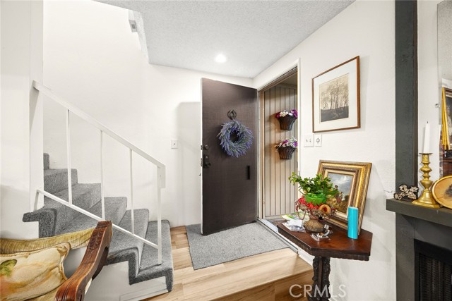 242 N Orange Grove Boulevard, Pasadena CA: https://media.crmls.org/medias/b508127f-88c5-49a4-b497-389ebaf99709.jpg