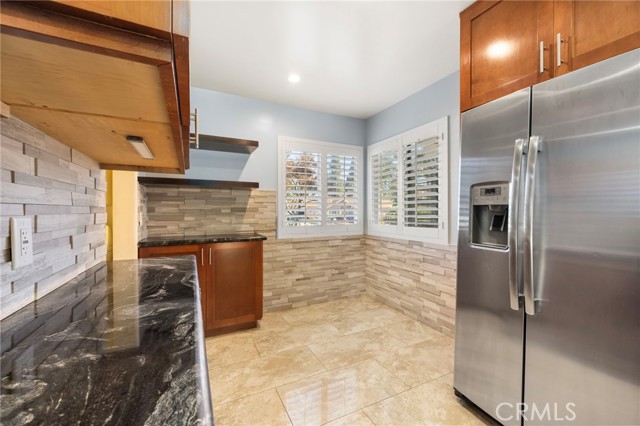 Detail Gallery Image 9 of 24 For 9813 Rhea, Northridge,  CA 91324 - 4 Beds | 2 Baths