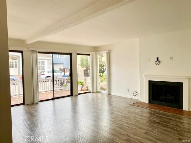 Detail Gallery Image 4 of 10 For 210 Emerald Ave, Newport Beach,  CA 92662 - 2 Beds | 2 Baths