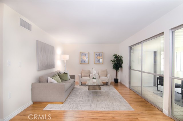 Detail Gallery Image 17 of 44 For 26701 Oak Branch Cir, Newhall,  CA 91321 - 2 Beds | 2 Baths