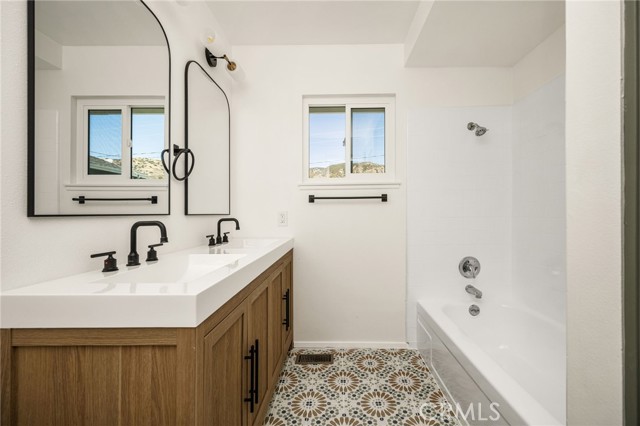 925 Eastglen photo 36