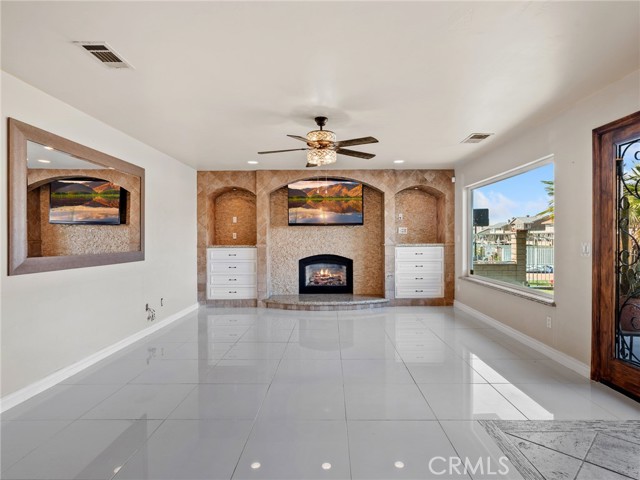 18160 Harbor Drive, Victorville CA: https://media.crmls.org/medias/b509239e-fd39-4aca-9455-9e3218af949b.jpg