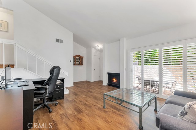 Detail Gallery Image 5 of 36 For 6226 Nita Ave, Woodland Hills,  CA 91367 - 2 Beds | 2/1 Baths