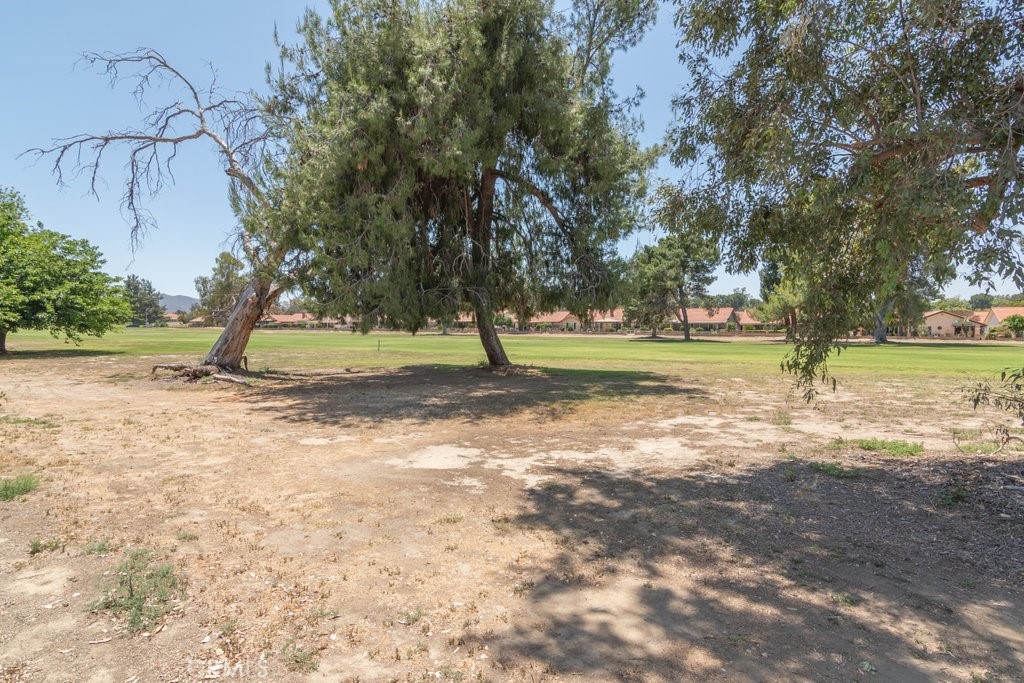 https://media.crmls.org/medias/b50b90e2-c921-42b2-94fc-e58125f43d01.jpg?preset=X-Large