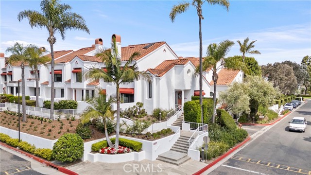 Detail Gallery Image 4 of 51 For 19431 Ranch Ln #101,  Huntington Beach,  CA 92648 - 4 Beds | 3/1 Baths