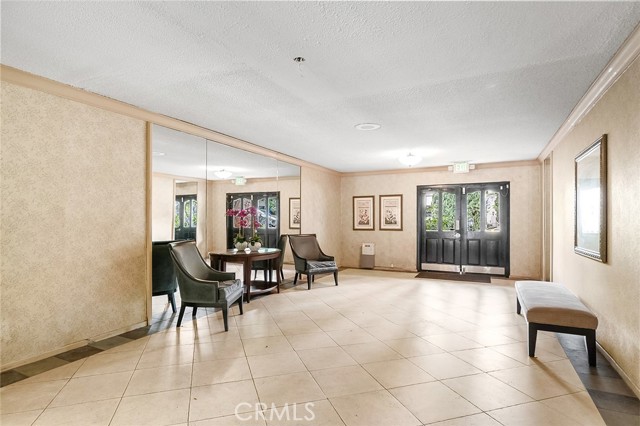 1222 N Olive Dr, West Hollywood CA: https://media.crmls.org/medias/b50c2d66-3da1-4a2a-93dc-958b283fa2ed.jpg