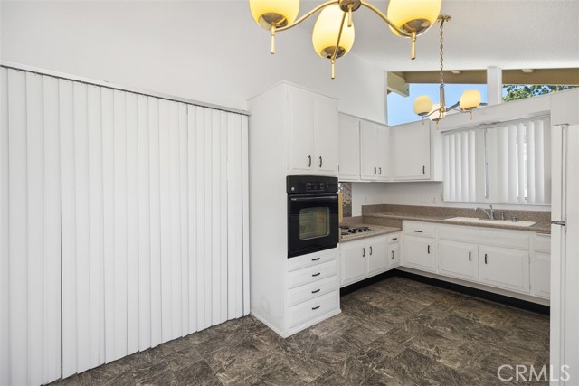 Detail Gallery Image 15 of 40 For 542 via Estrada a,  Laguna Woods,  CA 92637 - 2 Beds | 2 Baths