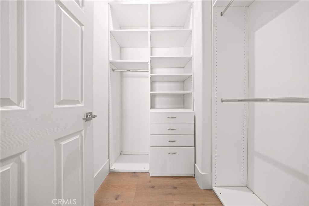 https://media.crmls.org/medias/b50d6109-8737-4e81-93f6-89271e459dc3.jpg?preset=X-Large