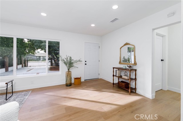 Detail Gallery Image 4 of 22 For 15643 Lassen, North Hills,  CA 91343 - 4 Beds | 3 Baths