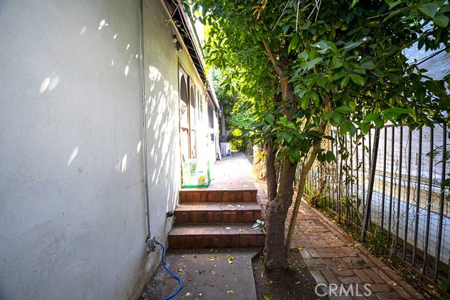 Detail Gallery Image 29 of 34 For 11343 Missouri Ave, Los Angeles,  CA 90025 - 4 Beds | 3 Baths