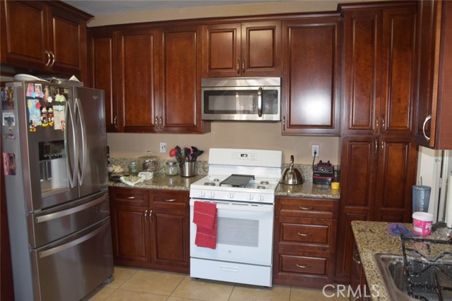 1935 Maine Avenue, Long Beach CA: https://media.crmls.org/medias/b50eedd1-63ff-445d-a1e3-d3f839cc2987.jpg
