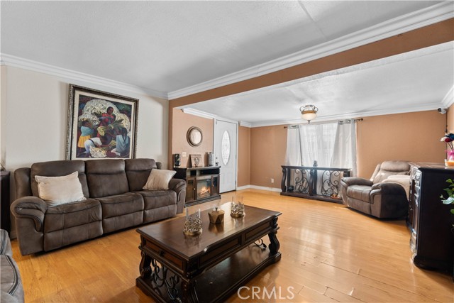 350 S Willow AVe, Rialto CA: https://media.crmls.org/medias/b50f6e24-f28f-4722-bf72-bc8d5650bc32.jpg