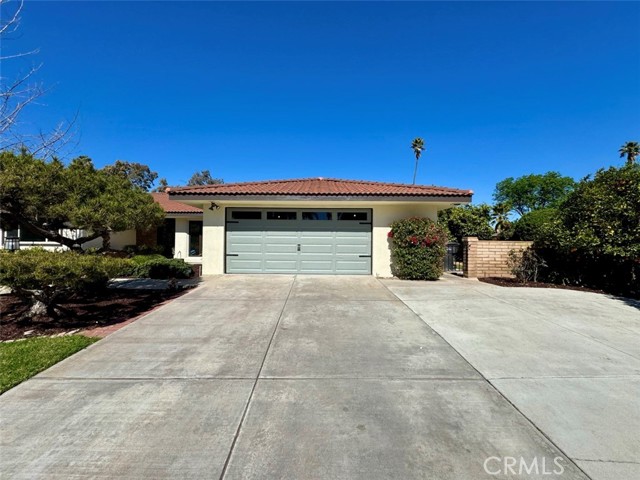 1415 Via Vallarta, Riverside CA: https://media.crmls.org/medias/b50fadf2-0a3a-4a88-875f-80dac4e0c669.jpg