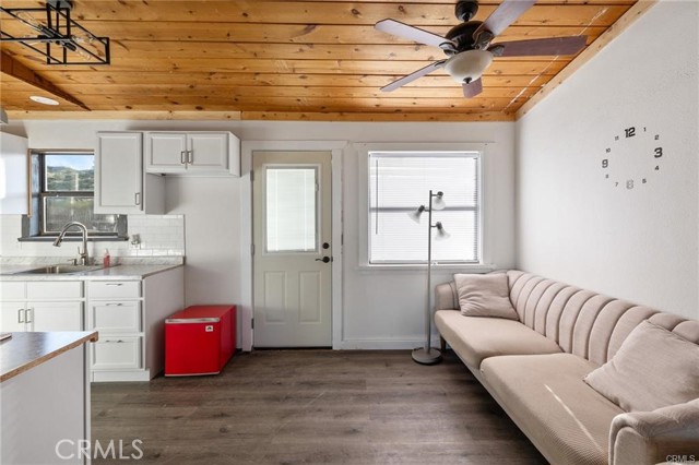 Detail Gallery Image 4 of 28 For 46417 Kings Canyon Rd, Lancaster,  CA 93536 - 2 Beds | 1 Baths