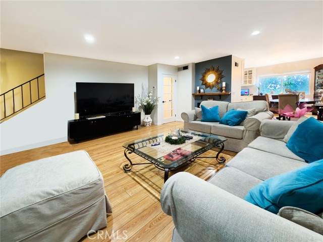 Detail Gallery Image 4 of 24 For 9788 via Zibello, Burbank,  CA 91504 - 2 Beds | 2/1 Baths