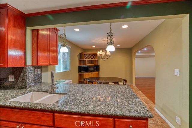 Detail Gallery Image 8 of 40 For 10049 Langdon, –,  CA 91345 - 3 Beds | 3 Baths