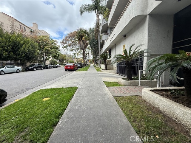 Detail Gallery Image 34 of 35 For 500 S Berendo St #302,  Los Angeles,  CA 90020 - 3 Beds | 2 Baths