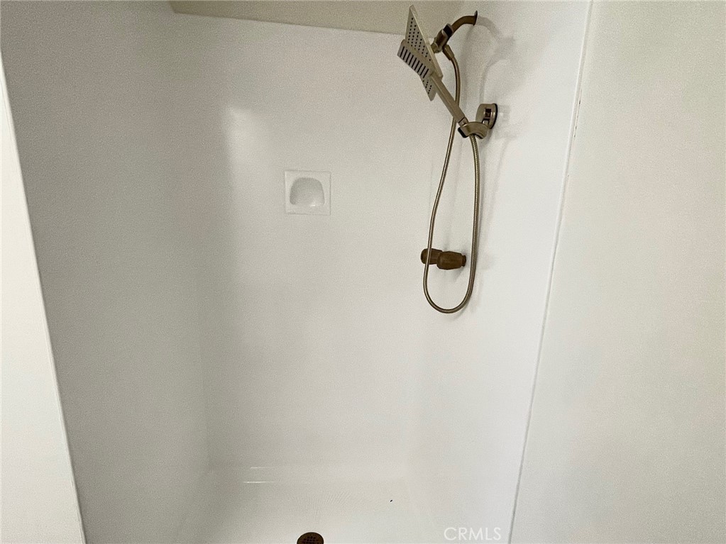 https://media.crmls.org/medias/b5111908-4fea-45fc-8a6a-053965204020.jpg?preset=X-Large