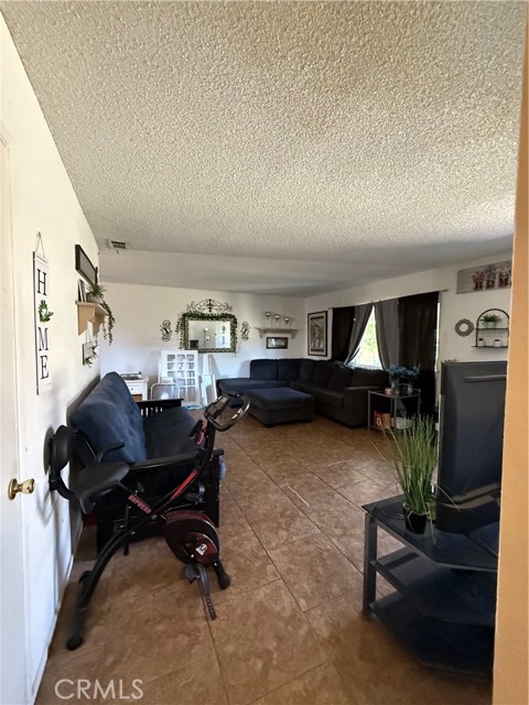 15165 Joy Street, Lake Elsinore CA: https://media.crmls.org/medias/b511502b-1df6-46dd-a58f-3505644c6389.jpg
