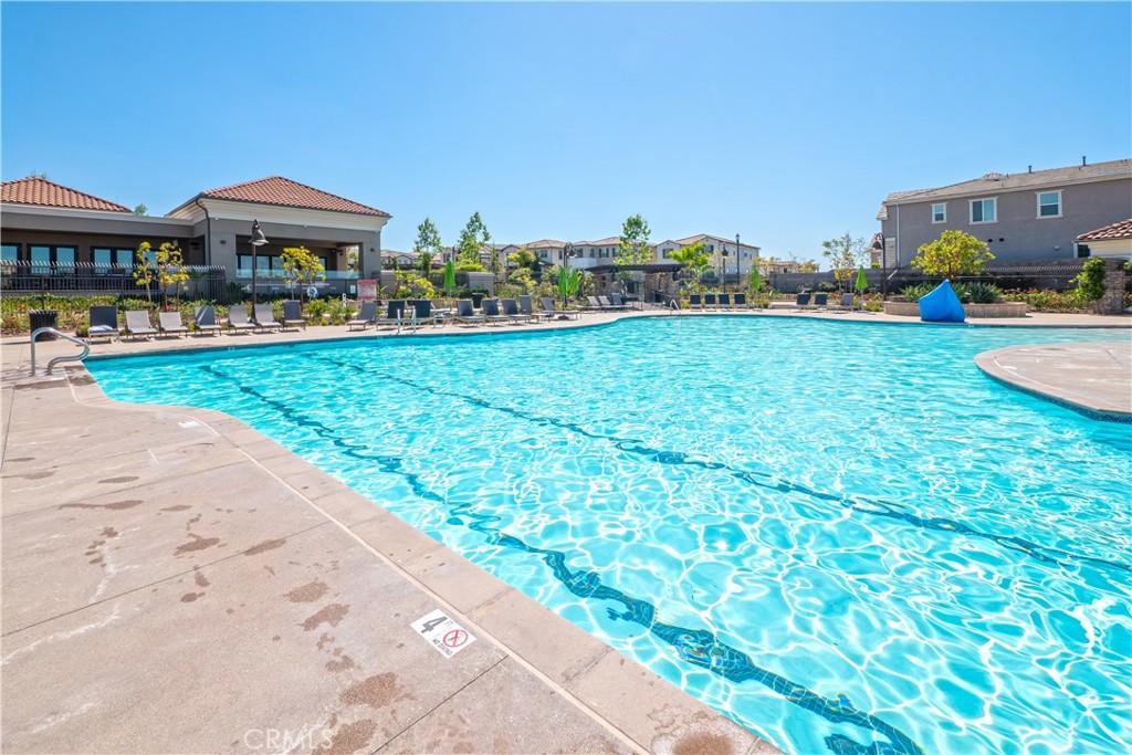 https://media.crmls.org/medias/b511646e-c2c2-4392-8d8c-d1ab348000f1.jpg?preset=X-Large