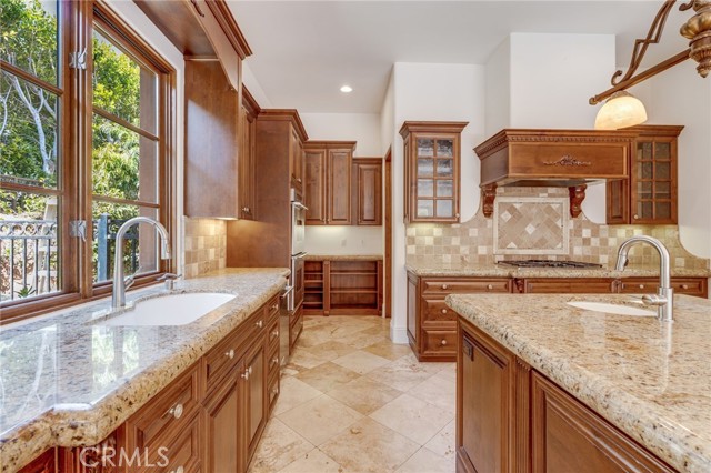 Detail Gallery Image 30 of 57 For 14173 Rancho Tierra Trl, San Diego,  CA 92130 - 5 Beds | 5/1 Baths