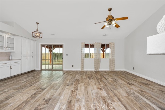2083 Hastings Drive, Los Banos CA: https://media.crmls.org/medias/b512456e-ca77-4e3b-b8de-9faf068449e1.jpg