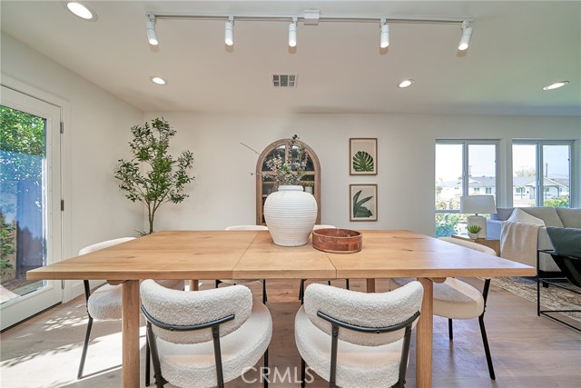 Detail Gallery Image 17 of 74 For 9604 Swinton, North Hills,  CA 91343 - 4 Beds | 3 Baths