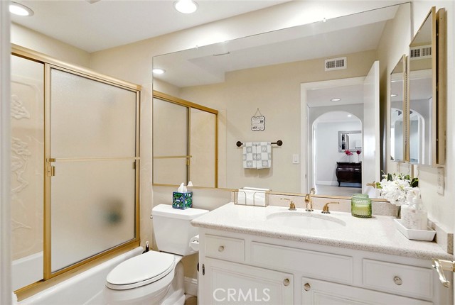 6322 Riviera Cir., Long Beach CA: https://media.crmls.org/medias/b5134fa0-72c5-4cb9-835d-9130bf2f05f2.jpg