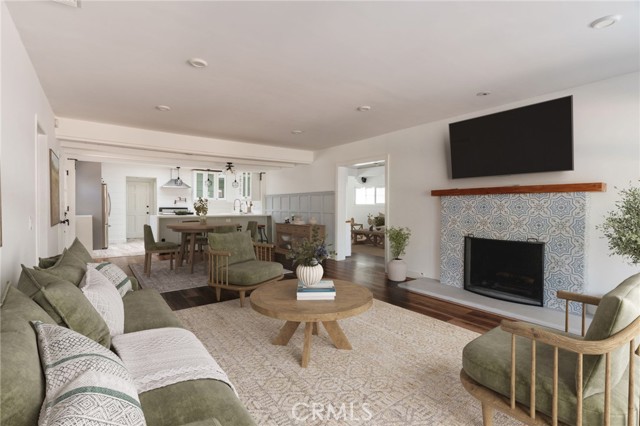 4741 Santa Lucia Drive, Woodland Hills CA: https://media.crmls.org/medias/b5135bc9-fe83-44e2-8052-b4bfbc90a690.jpg