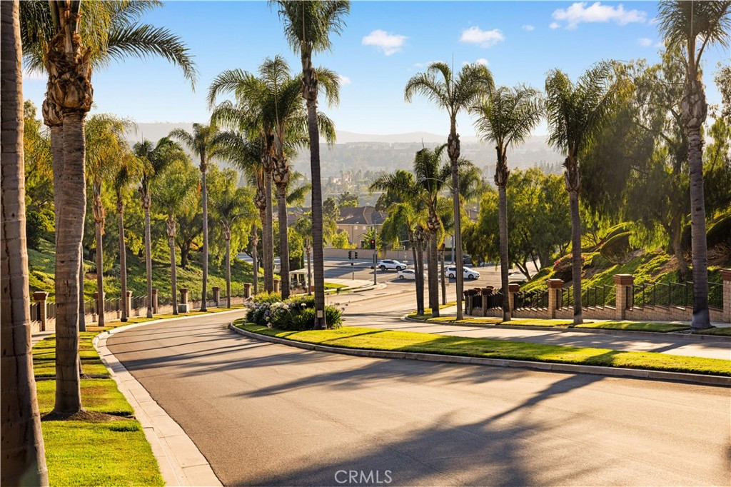 https://media.crmls.org/medias/b513a38f-48a6-42a0-9546-84733c870372.jpg?preset=X-Large