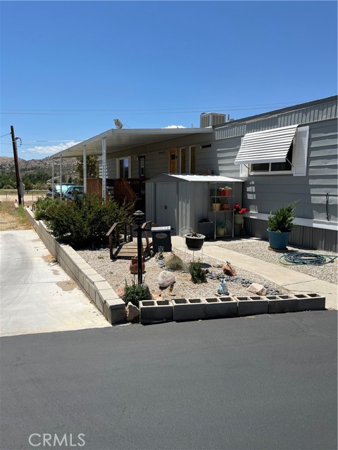 55524 Yucca Trail, Yucca Valley CA: https://media.crmls.org/medias/b513b5b5-d93f-4fb1-bd99-7b91a8a4cc4a.jpg