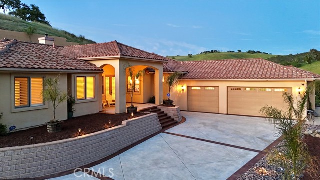 Detail Gallery Image 2 of 51 For 9805 Steelhead Rd, Paso Robles,  CA 93446 - 3 Beds | 3/1 Baths