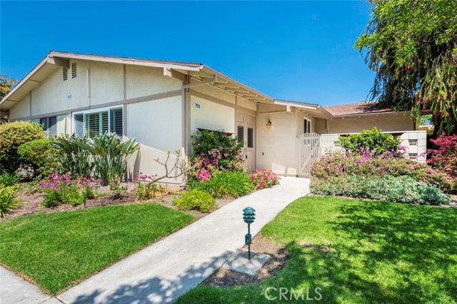 Detail Gallery Image 2 of 27 For 703 Ave Sevilla #C,  Laguna Woods,  CA 92637 - 2 Beds | 2 Baths