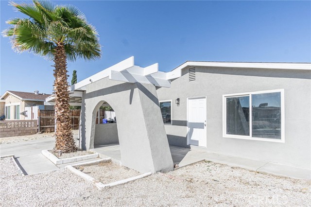 2008 Sequoia Drive, Barstow CA: https://media.crmls.org/medias/b5155820-f8a2-4337-9ebe-a72686bbd550.jpg