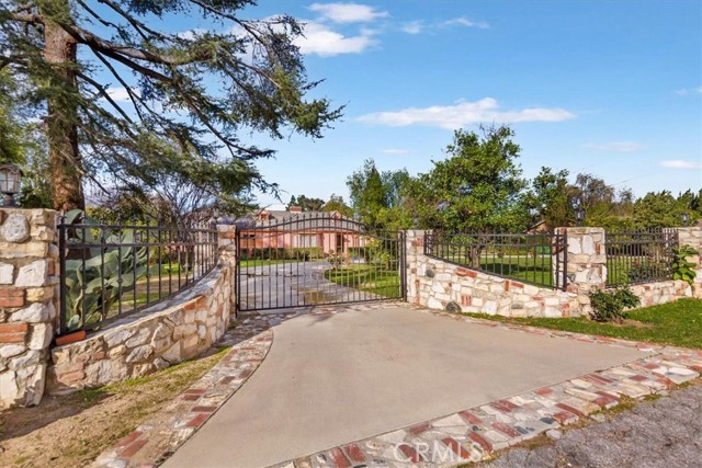 Detail Gallery Image 3 of 56 For 8547 Amestoy, –,  CA 91325 - 5 Beds | 4 Baths