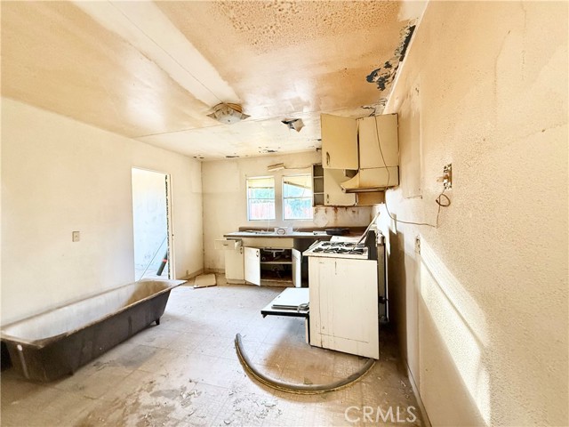 Detail Gallery Image 10 of 23 For 13807 Carson, Trona,  CA 93562 - 4 Beds | 1 Baths