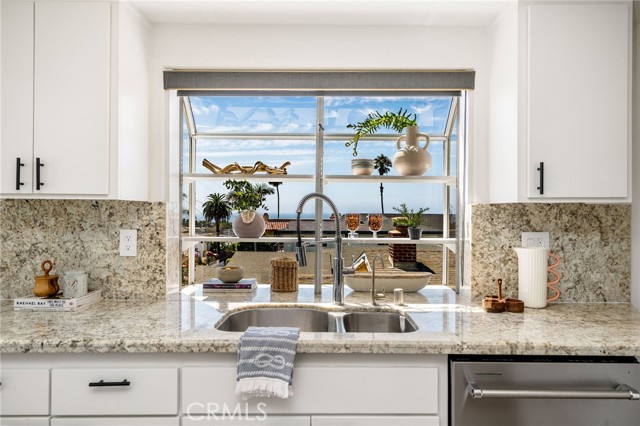 927 6th Street, Hermosa Beach CA: https://media.crmls.org/medias/b51601d6-d6b5-4932-b1b0-24f3622bdaa6.jpg