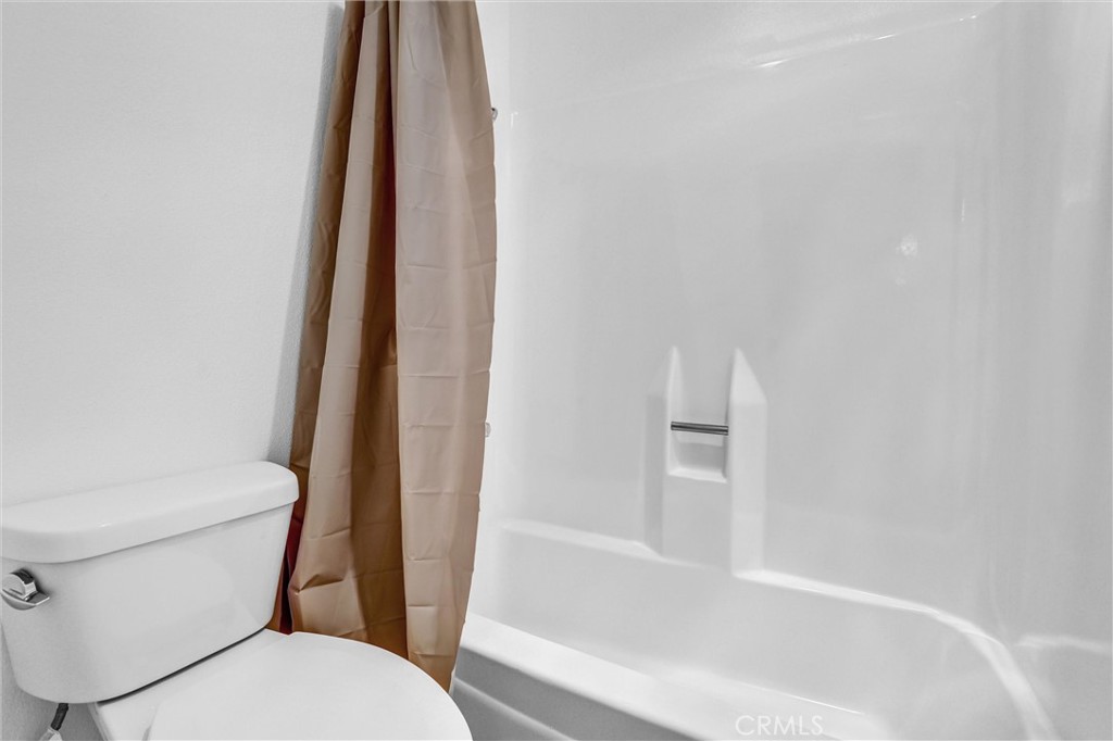 https://media.crmls.org/medias/b5162fd7-abe6-42ba-946b-b8ac13b84fbc.jpg?preset=X-Large