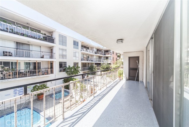 Detail Gallery Image 11 of 12 For 7260 Hillside, Los Angeles,  CA 90046 - 1 Beds | 2 Baths