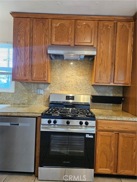 Detail Gallery Image 10 of 39 For 18237 Valley Vista Bld, Tarzana,  CA 91356 - 2 Beds | 1 Baths