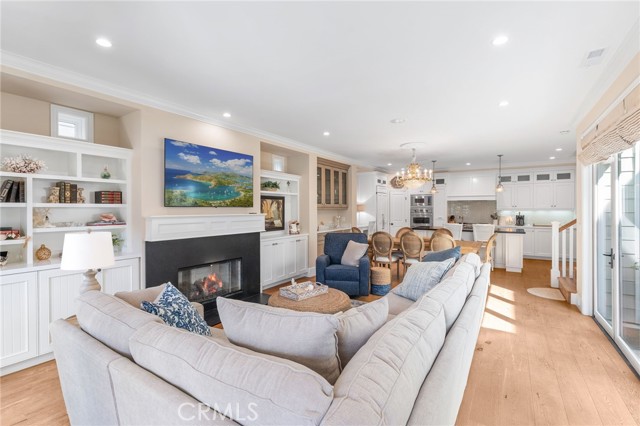 Detail Gallery Image 8 of 37 For 220 Coral, Newport Beach,  CA 92662 - 3 Beds | 3/1 Baths