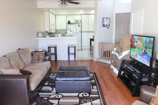 Detail Gallery Image 4 of 9 For 28456 Yosemite Dr, Lake Forest,  CA 92679 - 3 Beds | 3 Baths