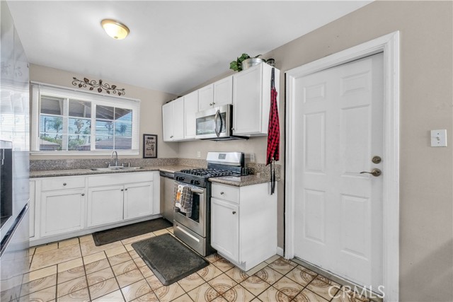 5364 NICHOLS, Riverside CA: https://media.crmls.org/medias/b519fe6d-19a8-4df4-b62b-74d20c2b19ca.jpg
