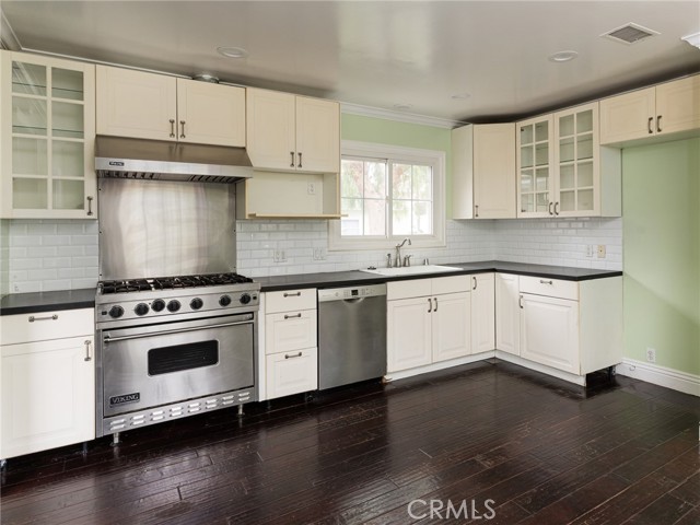 404 Kansas Street, El Segundo CA: https://media.crmls.org/medias/b51a27e8-be5a-4b5f-b1b2-b12785f530c3.jpg