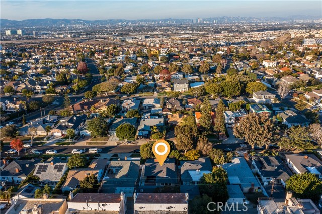 7424 W 85th Street, Los Angeles CA: https://media.crmls.org/medias/b51a6d8d-1e2c-4f1e-b2a8-335142352d9c.jpg